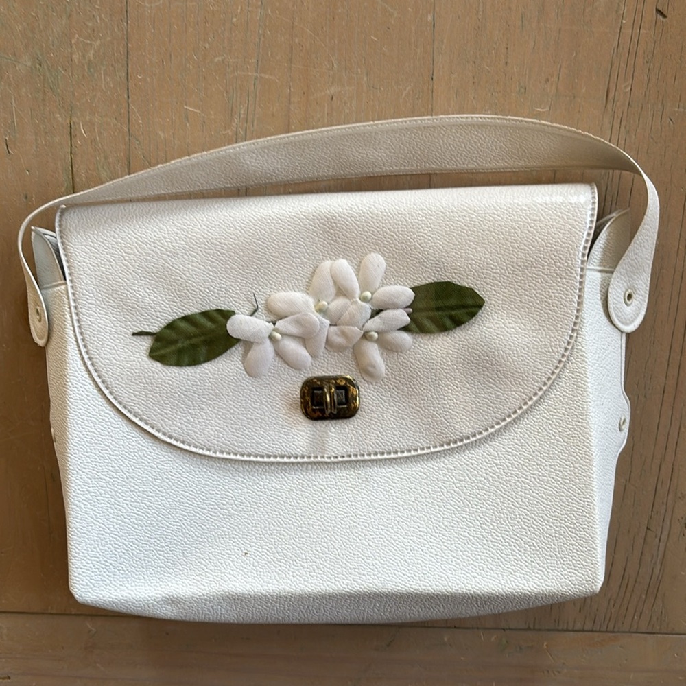 First Holy Communion Pocketbook - Picture 2 of 16